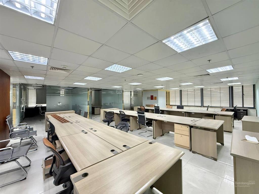 Cho thuê văn phòng full nội thất như hình tại lê văn lương, 60 triệu/th, 224m2, giá cực chất