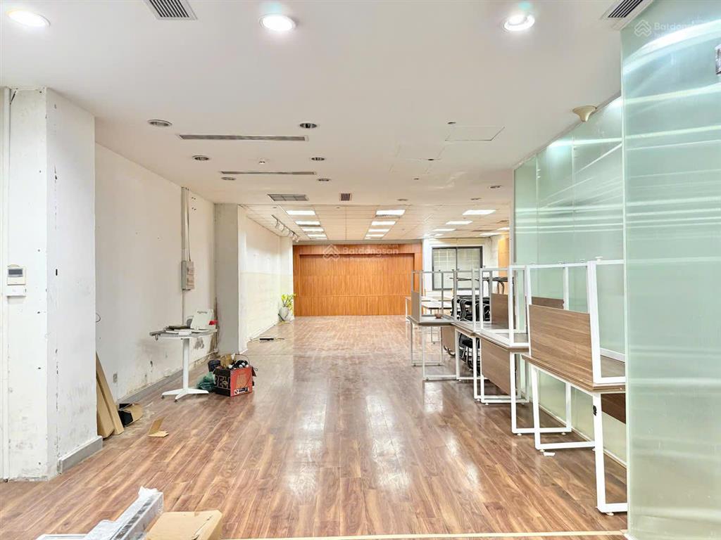 Cho thuê văn phòng 150m giá chỉ 39tr/tháng cực vuông vắn tại phố bà triệu, hai bà trưng