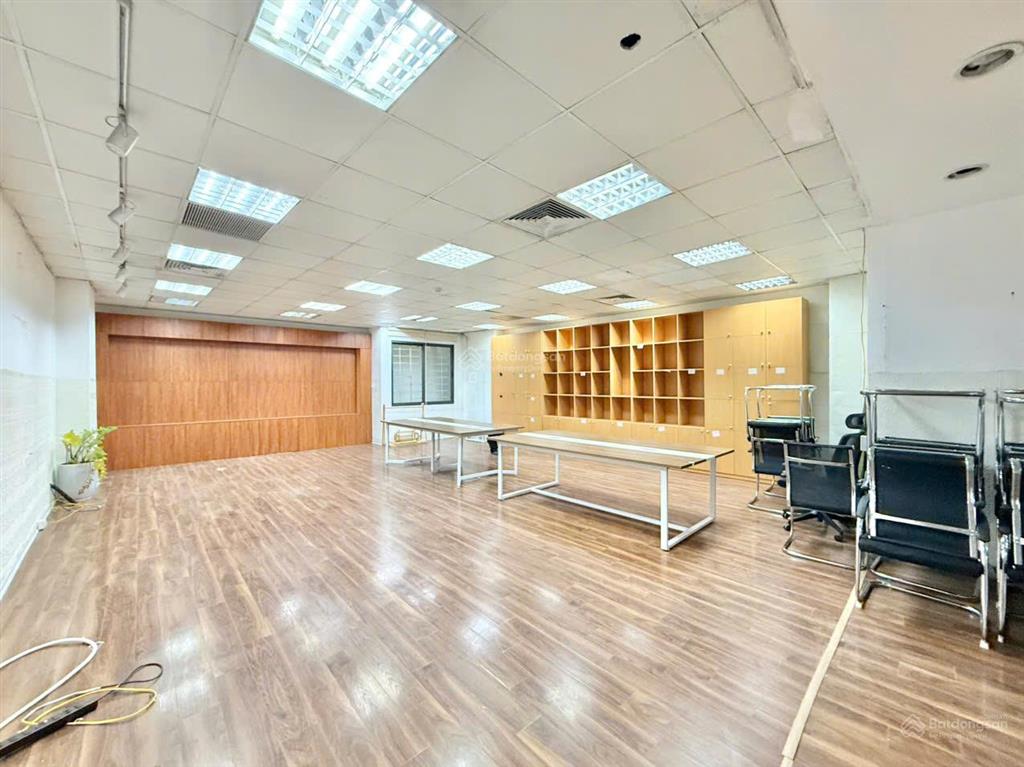 Cho thuê văn phòng 150m giá chỉ 39tr/tháng cực vuông vắn tại phố bà triệu, hai bà trưng