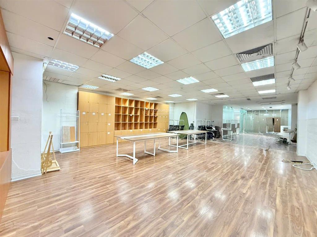 Cho thuê văn phòng 150m giá chỉ 39tr/tháng cực vuông vắn tại phố bà triệu, hai bà trưng