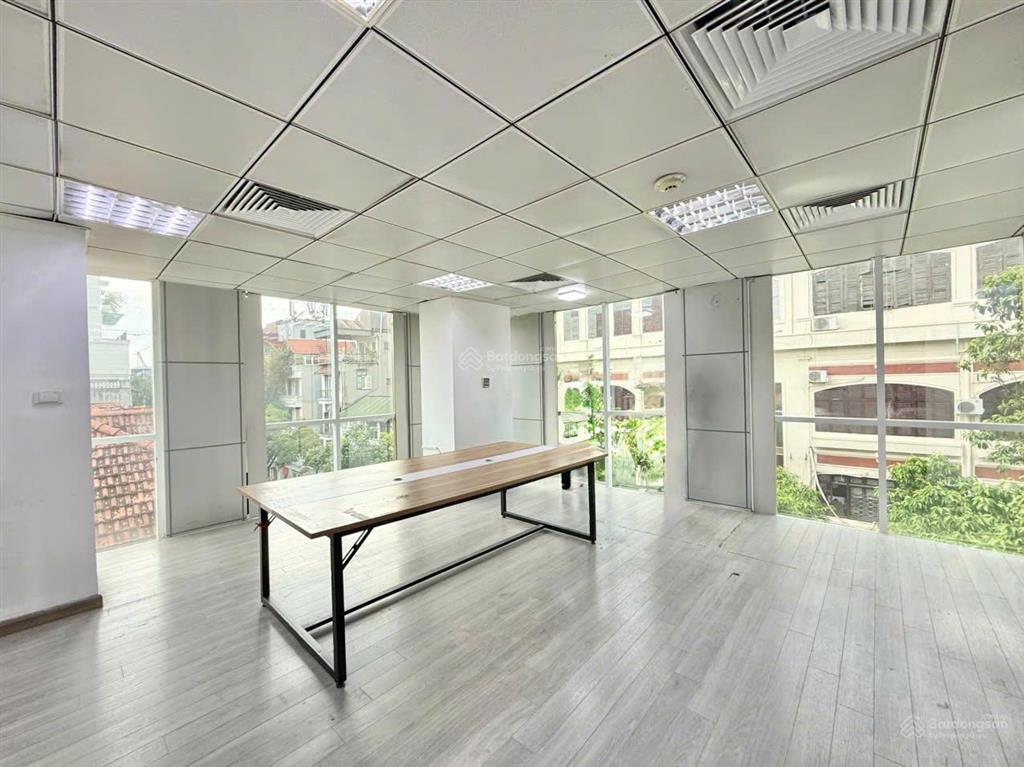Cho thuê văn phòng hạng c trần quốc toản quận hoàn kiếm dt 60m2, giá chỉ 25tr/th lô góc thoáng