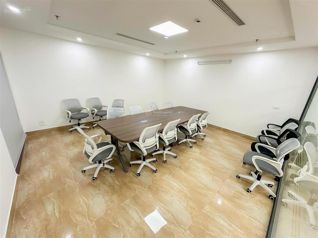 Cho thuê văn phòng full nội thất điện nước 224m2 giá 45tr/th có thương lượng hoàng ngân, cầu giấy