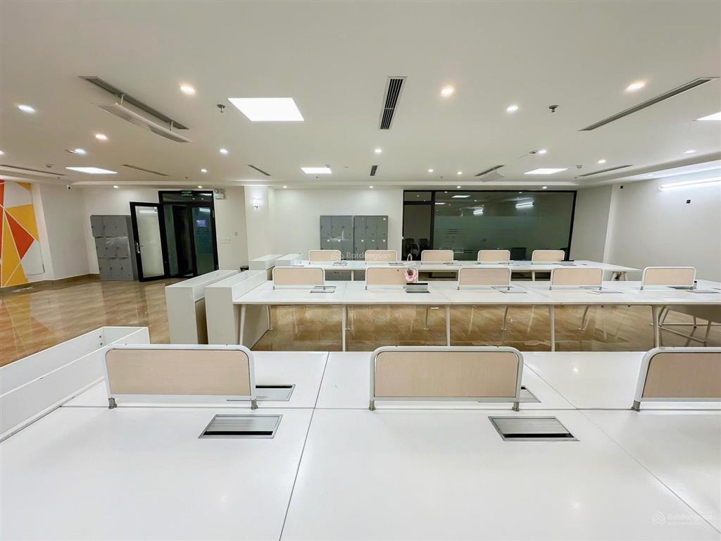 Cho thuê văn phòng full nội thất điện nước 224m2 giá 45tr/th có thương lượng hoàng ngân, cầu giấy