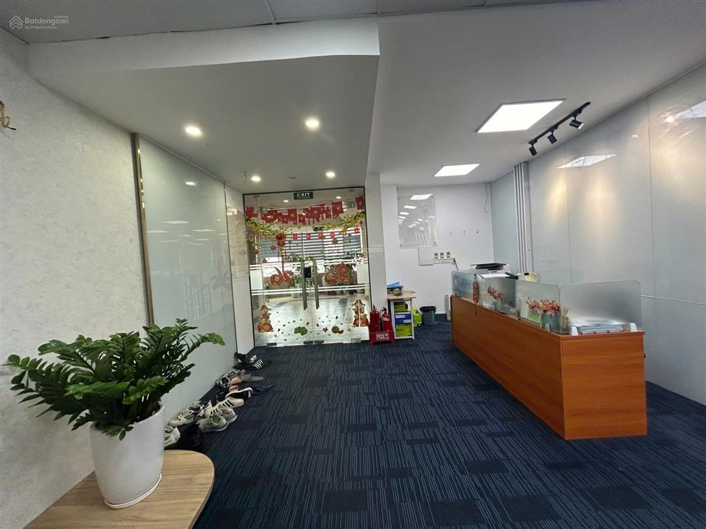 Cho thuê gấp văn phòng 180m2 giá 260k/m tại trần khát chân, hai bà trưng