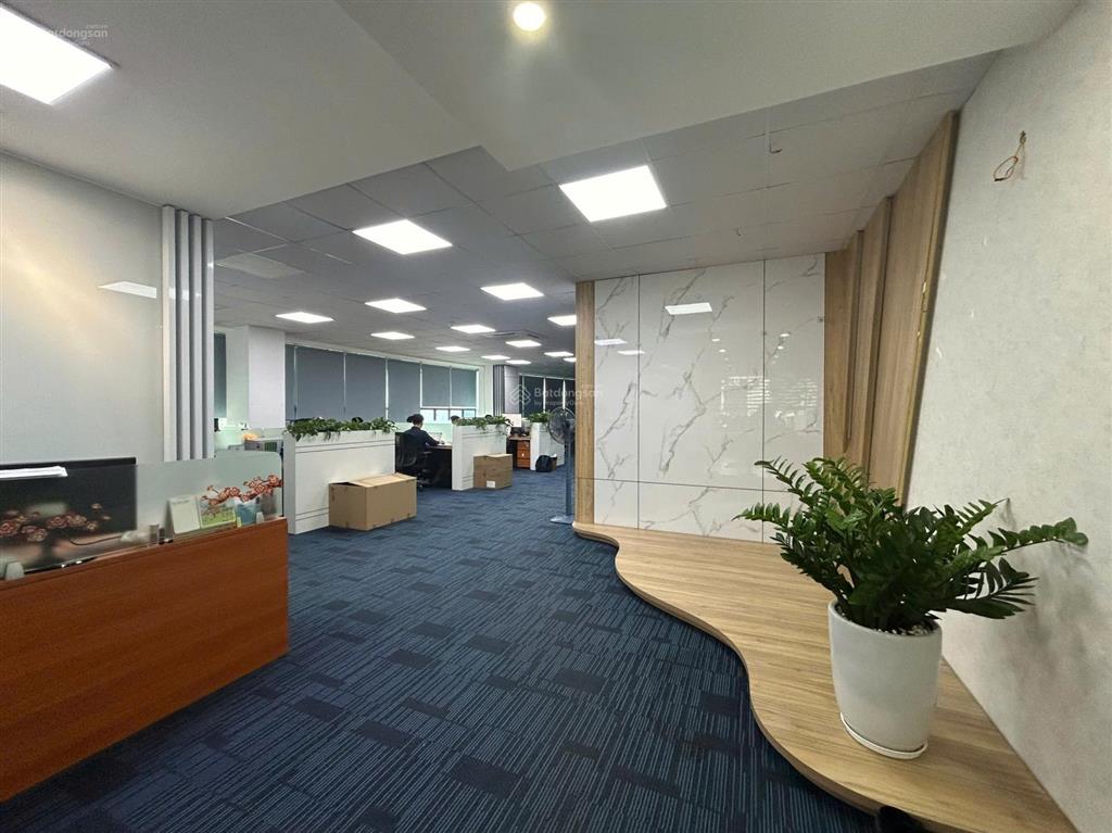 Cho thuê gấp văn phòng 180m2 giá 260k/m tại trần khát chân, hai bà trưng