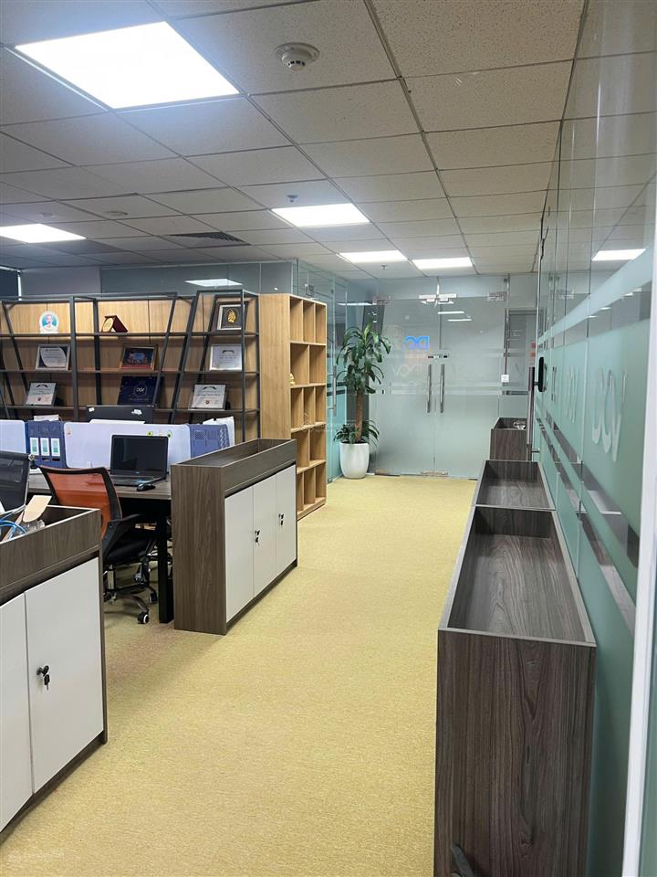 Cho thuê văn phòng 160m2 full nội thất tại việt á tower số 9 duy tân, giá 424 nghìn/m2/th siêu hot