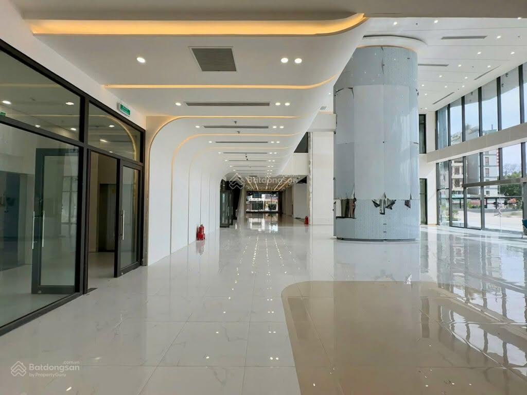 Cho thuê văn phòng 145m2 giá siêu rẻ tại rox tower 136 hồ tùng mậu, giá chỉ 238 nghìn/m2