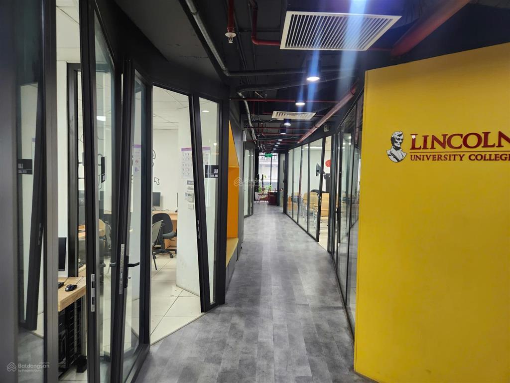 Cho thuê văn phòng, trung tâm đào tạo đẹp xuất sắc tại bạch mai, dt 315m giá chỉ 278 nghìn / m2