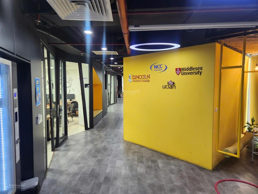 Cho thuê văn phòng, trung tâm đào tạo đẹp xuất sắc tại bạch mai, dt 315m giá chỉ 278 nghìn / m2