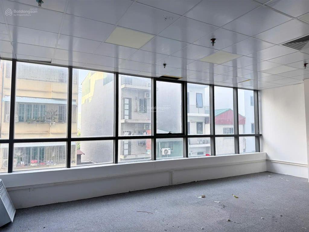 Hàng hiếm cho thuê văn phòng chân đế chung cư 122 vĩnh tuy, giá 145 nghìn / m2 bao vat, dt 156 m2