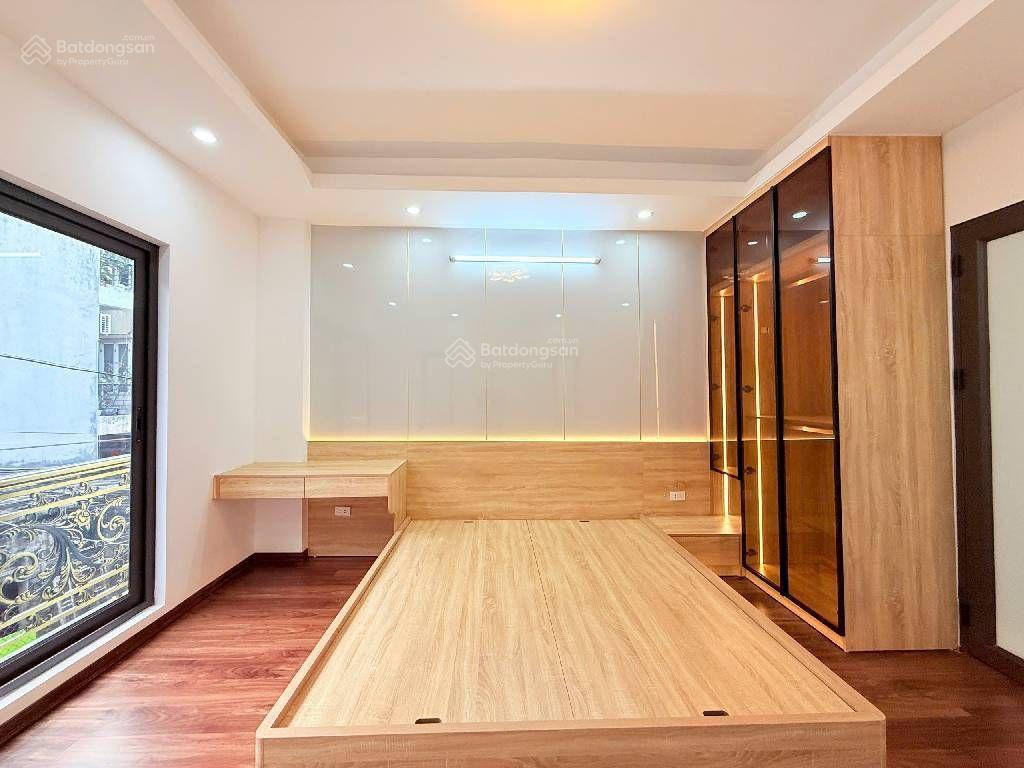 Nhà đẹp,lô góc,ô tô  thang máy  36m2,5 tầng,giá 6 tỉ, tặng full nội thất.