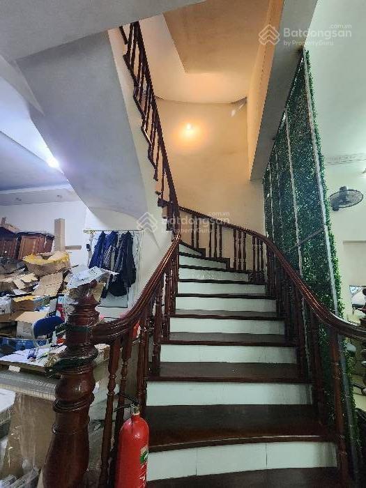 Nhà 101m2  3 tầng  giá hơn 10 tỷ  mt 5.2m, đang cho thuê 20 tr/ tháng, ngõ ô tô tránh
