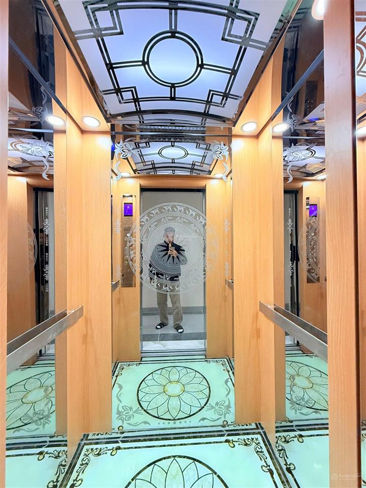 Siêu phẩm  đống đa  nhà mới  lõi đống đa  6 tầng thang máy  ô tô tránh  gara ô tô 7 chỗ
