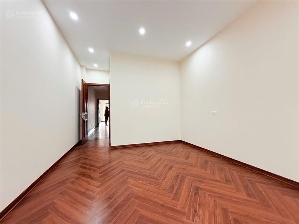 Siêu phẩm  đống đa  nhà mới  lõi đống đa  6 tầng thang máy  ô tô tránh  gara ô tô 7 chỗ