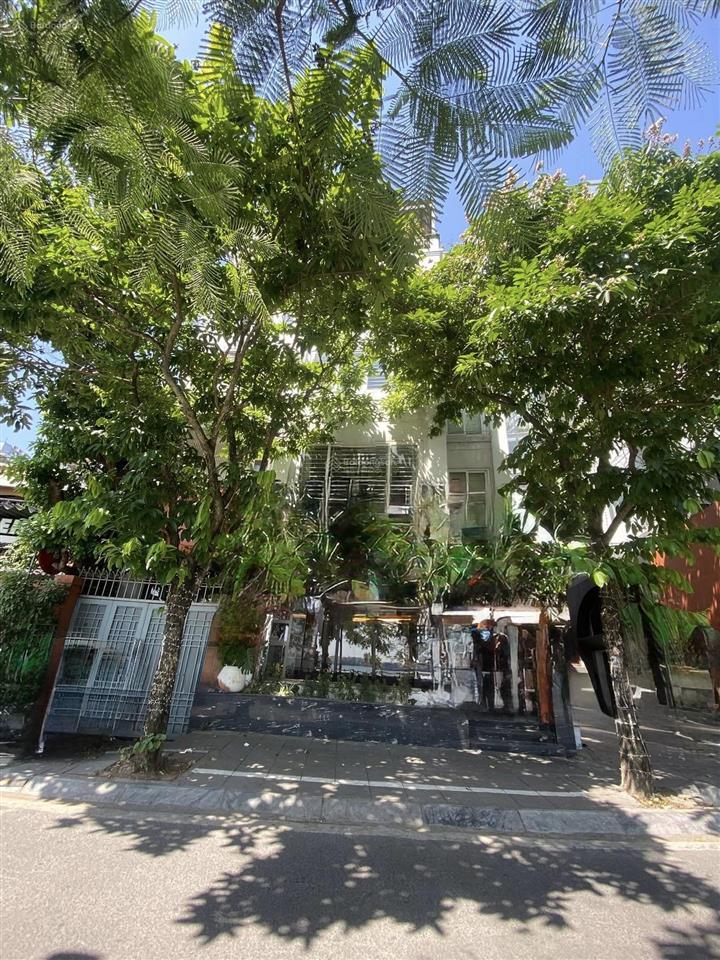 Siêu phẩm  mặt phố nguyễn đình thi lô góc 3 mặt thoáng view hồ tây cực hiếm một tron
