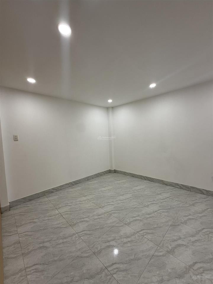 4x8,5 giá 4,3tỷ thương lượng đường số 4 bình tân