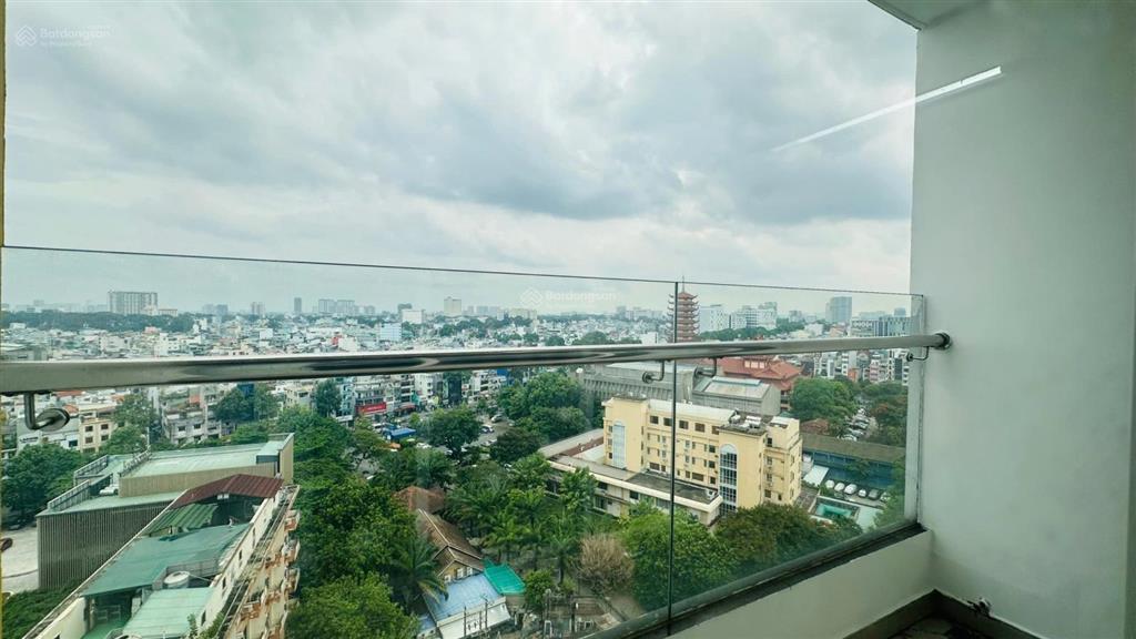 Cho thuê nhanh căn hộ cao cấp charmington la pointe quận 10