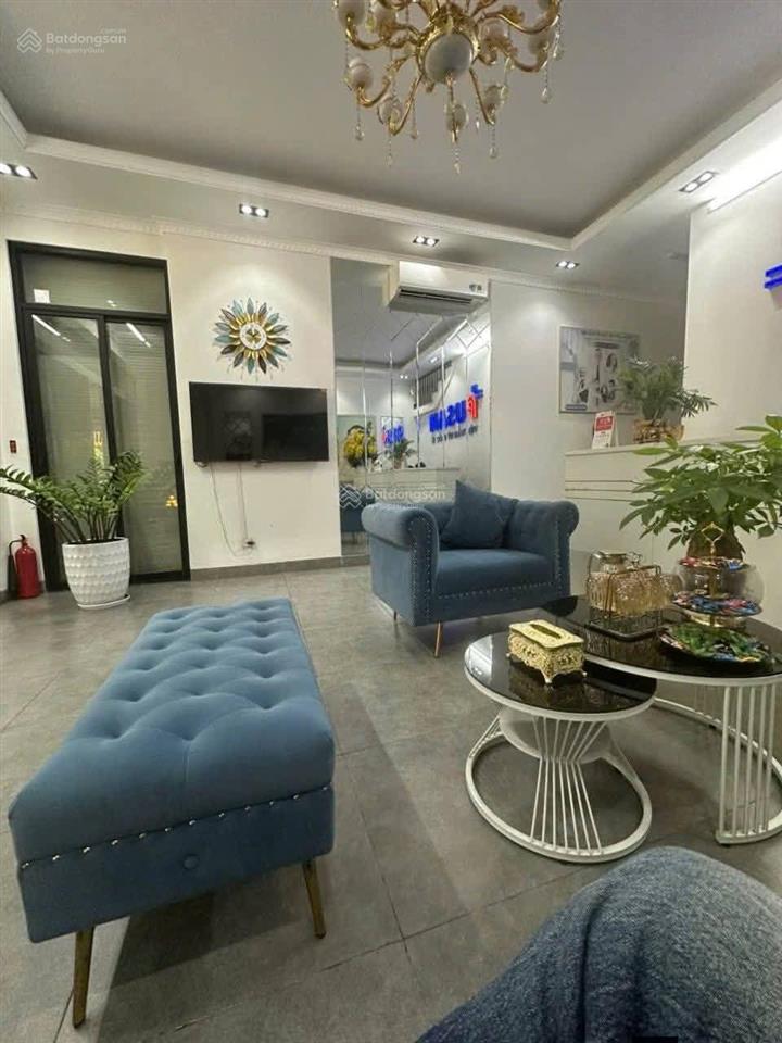 Bán nhà giải phóng  50m, 5t, mt 5,6m, 27 tỷ  vỉa hè , ô tô tránh, làm vp, cty vừa ở  hoàng mai.