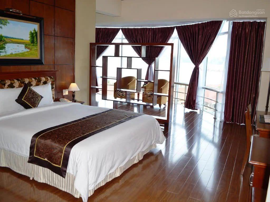 Siêu hiếm, giảm chào 65 tỷ, bán khách sạn sao mai đảo tuần châu 2388m2, 10t, 165 tỷ, quảng ninh