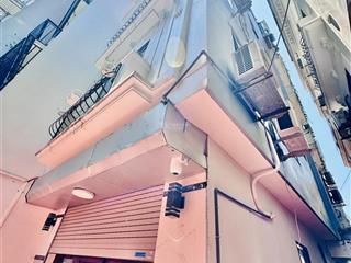 Phạm văn đồng 40m2 nhà đẹp lung linh ô tô đỗ cổng ngõ thông nhỉnh 8tỷ