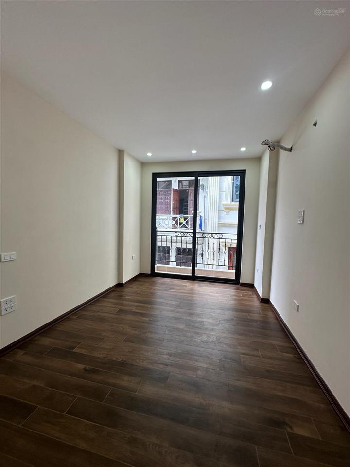 Hàng hiếm lạc long quân lô góc 6 tầng thang máy