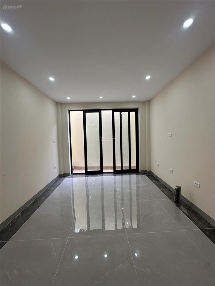 Hàng hiếm lạc long quân lô góc 6 tầng thang máy