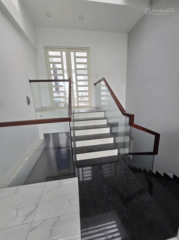 Nhà hẻm 4 tầng xe hơi vào nhà  mặt tiền vườn lài  vị trí đẹp, kinh doanh sầm uất  giá chỉ 9.95tỷ