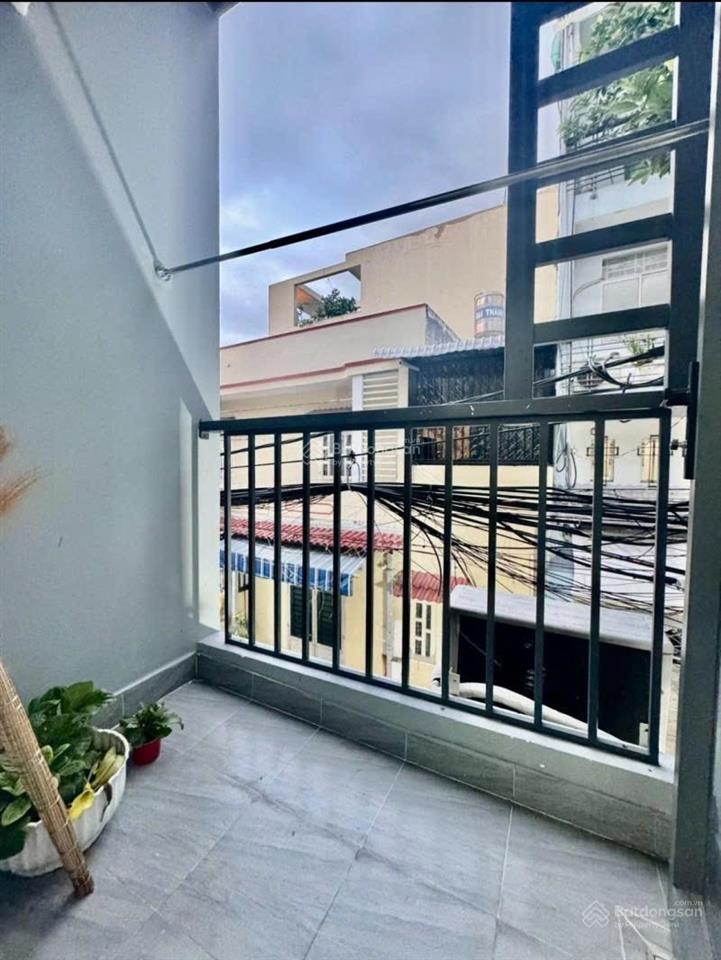 Sau lưng căn mt hẻm hơn 6m thông ôtô ngủ ngoài sát chợ tân hương  nhà đẹp 2 tầng 33m4.9tỷ