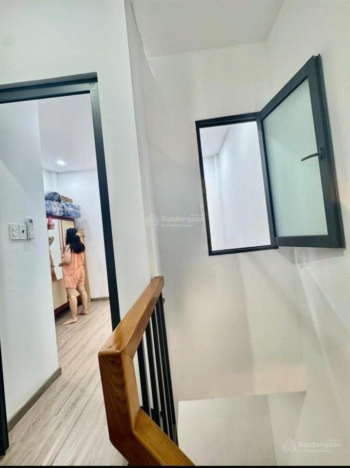 Sau lưng căn mt hẻm hơn 6m thông ôtô ngủ ngoài sát chợ tân hương  nhà đẹp 2 tầng 33m4.9tỷ