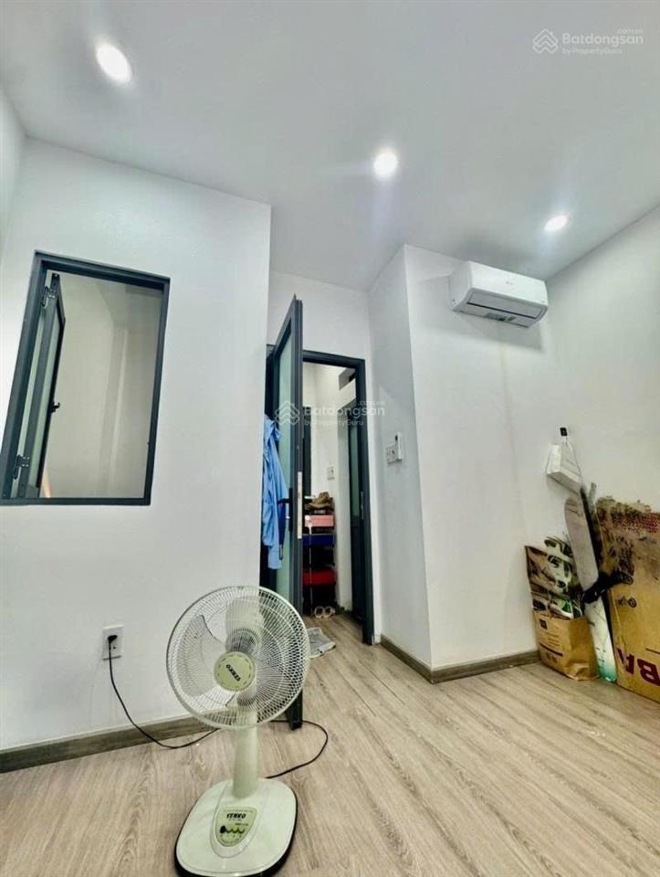 Sau lưng căn mt hẻm hơn 6m thông ôtô ngủ ngoài sát chợ tân hương  nhà đẹp 2 tầng 33m4.9tỷ