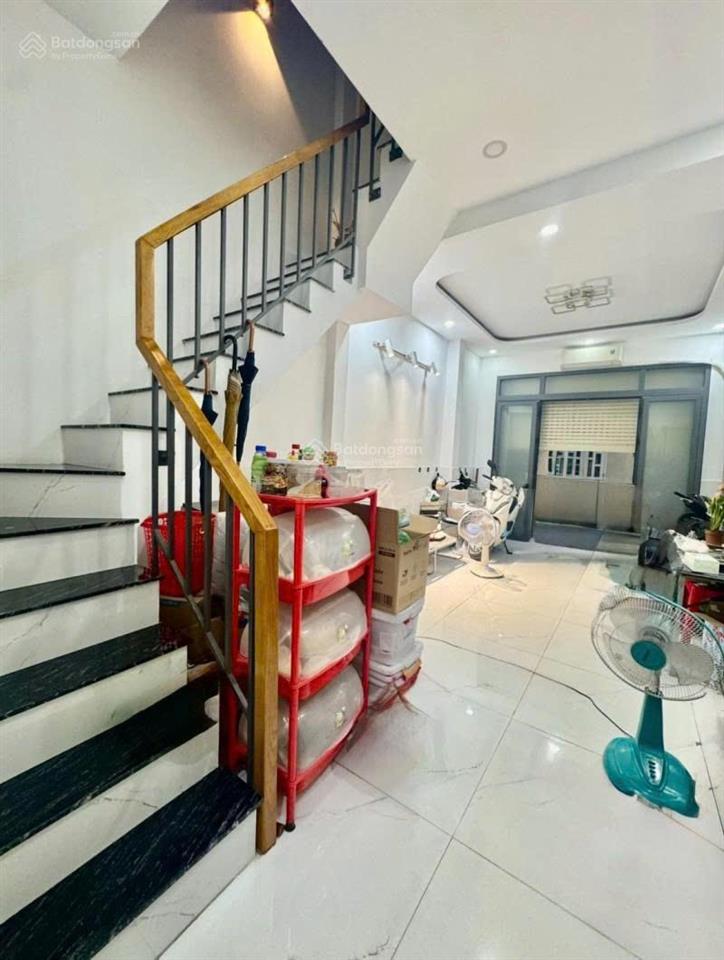 Sau lưng căn mt hẻm hơn 6m thông ôtô ngủ ngoài sát chợ tân hương  nhà đẹp 2 tầng 33m4.9tỷ