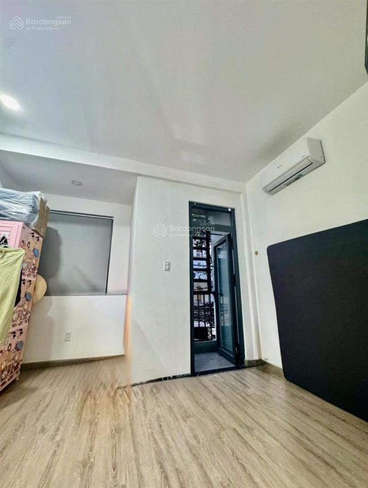 Sau lưng căn mt hẻm hơn 6m thông ôtô ngủ ngoài sát chợ tân hương  nhà đẹp 2 tầng 33m4.9tỷ