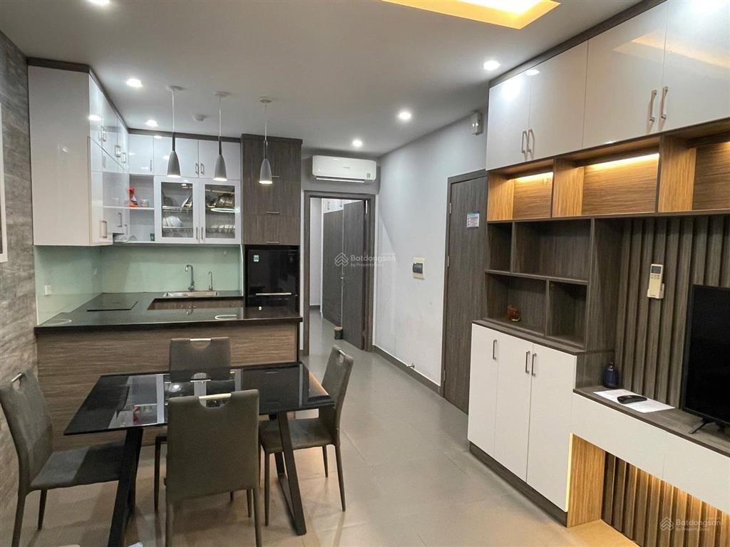 Ngõ 20 lê thanh nghị  đường to ô tô vào tận cửa, phòng ban công rộng view rất đẹp, hiện đại