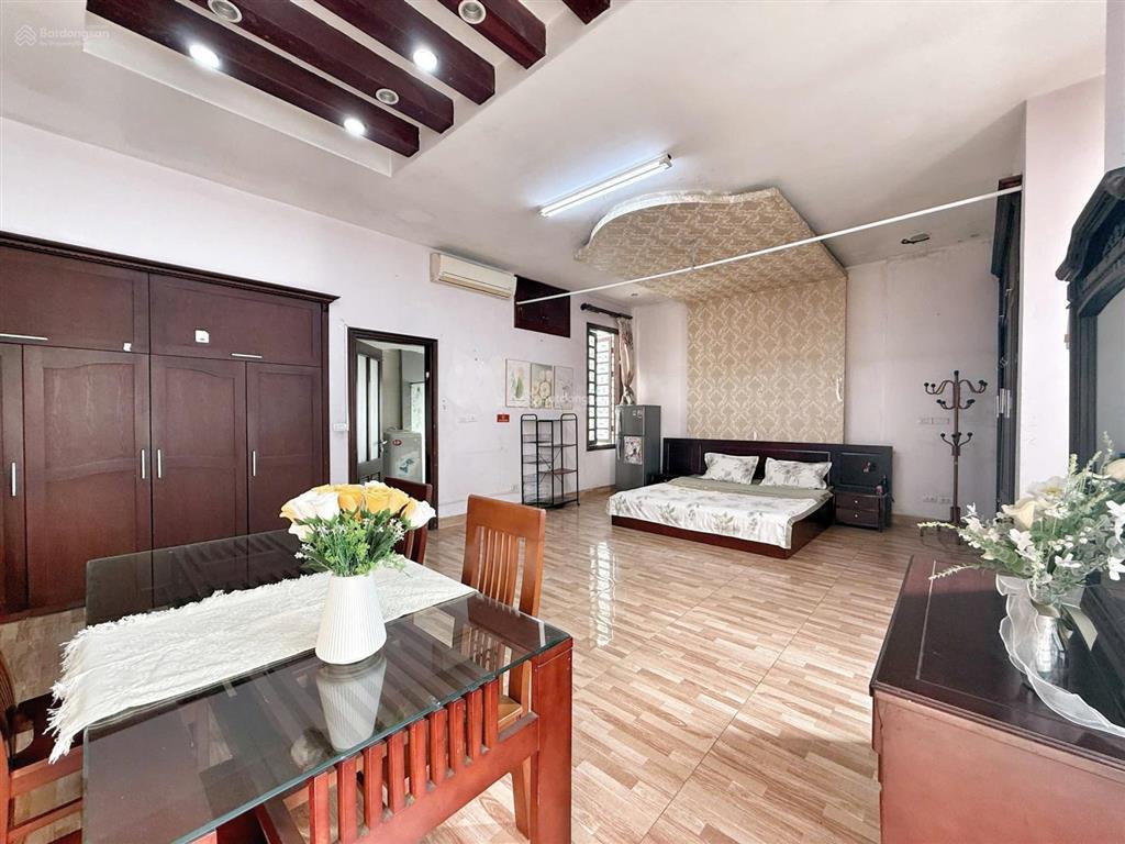 Tòa nhà đặng trần côn  phòng rộng giá rẻ, còn 1 phòng hiếm có