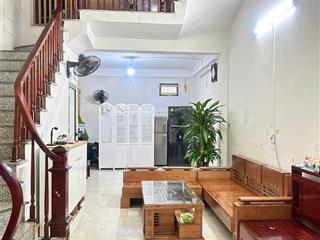 Nhà đẹp ở luôn  thoáng trước sau  ô tô 4 chỗ trước cửa  cách 1 nhà ô tô tránh  bãi xe gần nhà