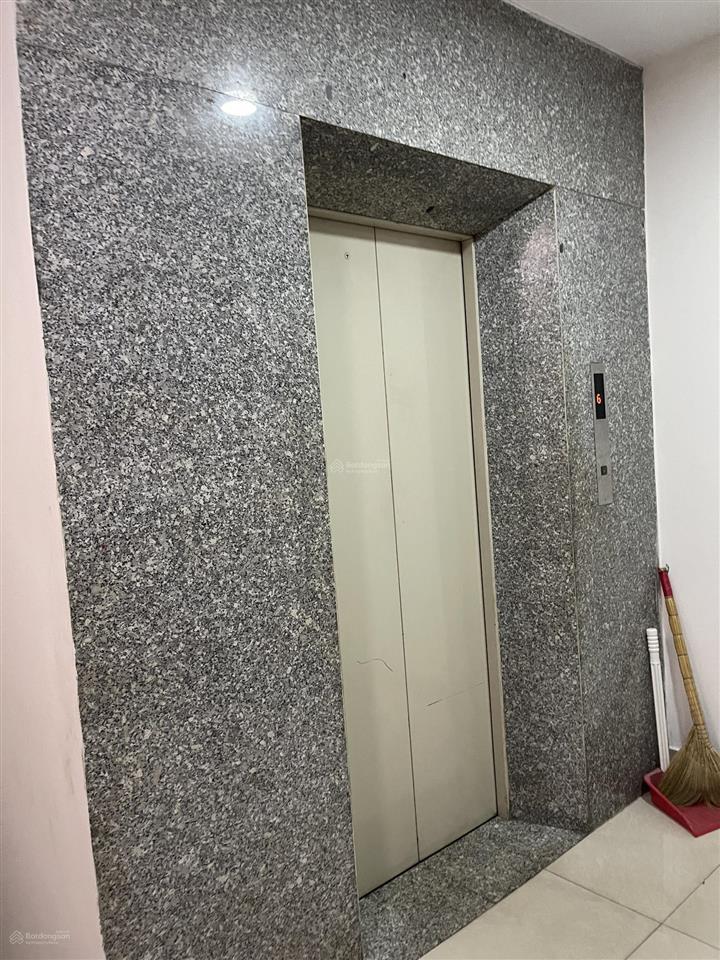 Cho thuê căn hộ gia đình ở  lầu 5  diện tích sử dụng 130m²