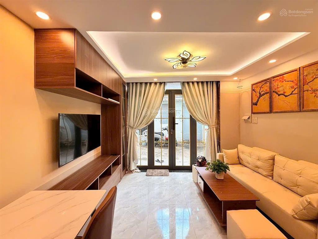 Nhà mới xây ngay nơ trang long bình thạnh. ngay rạch xuyên tâm. 6 phòng ngủ