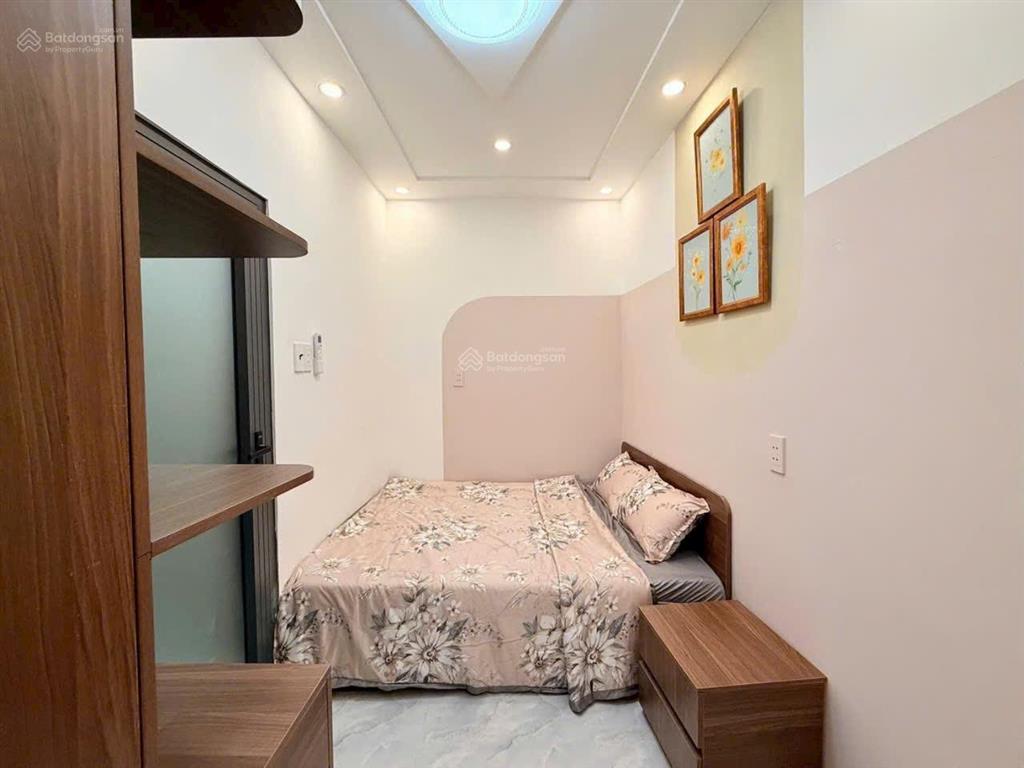 Nhà mới xây ngay nơ trang long bình thạnh. ngay rạch xuyên tâm. 6 phòng ngủ