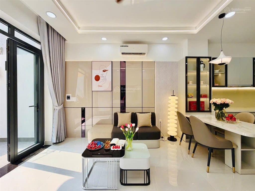 Nhà mới siêu đẹp ngay nguyễn văn công, di chuyển sân bay tsn 5 phút. giá chỉ 7,3 tỷ