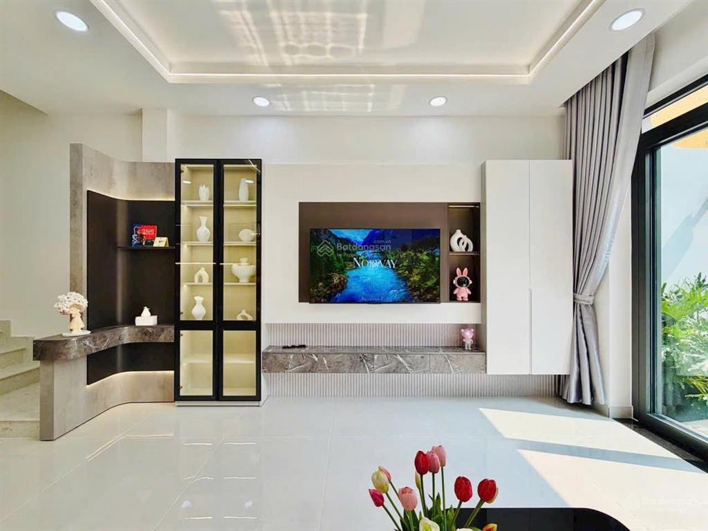 Nhà mới siêu đẹp ngay nguyễn văn công, di chuyển sân bay tsn 5 phút. giá chỉ 7,3 tỷ