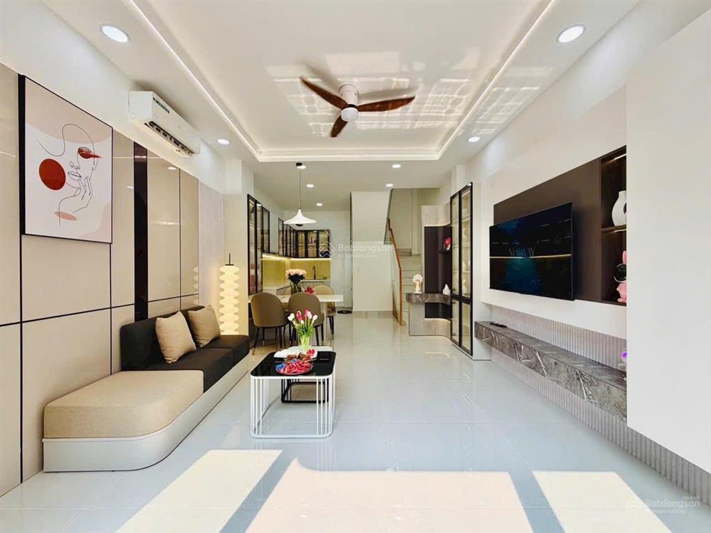 Nhà mới siêu đẹp ngay nguyễn văn công, di chuyển sân bay tsn 5 phút. giá chỉ 7,3 tỷ