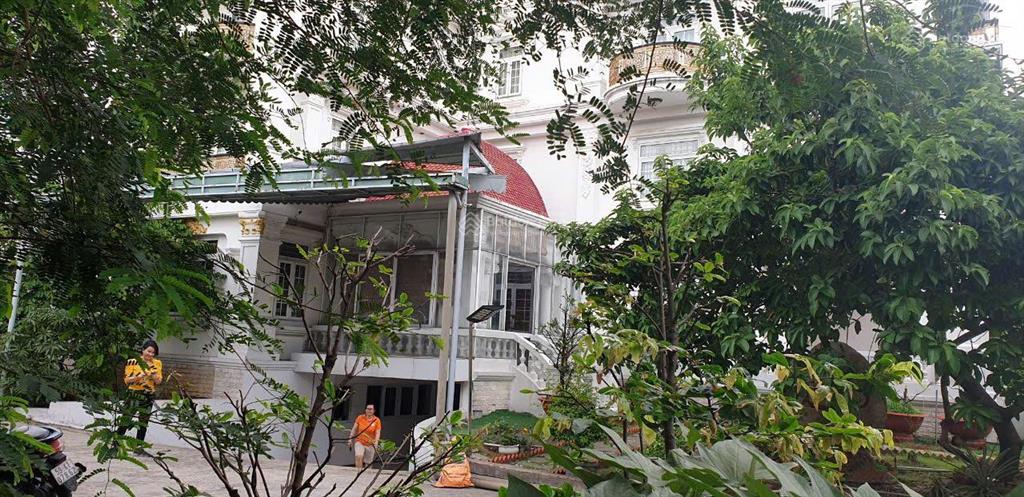 Siêu biệt thự đông bắc q12  1233,9m2  5 tầng  có hồ bơi, thang máy