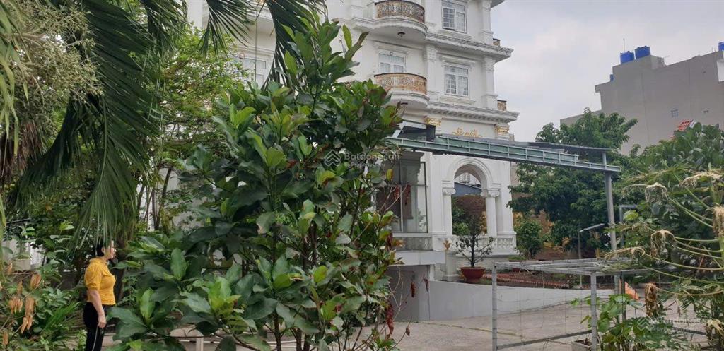 Siêu biệt thự đông bắc q12  1233,9m2  5 tầng  có hồ bơi, thang máy