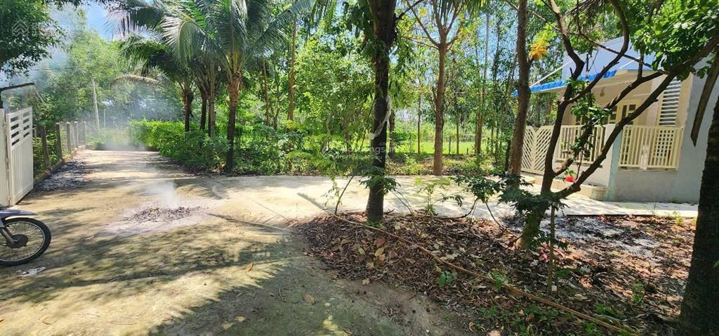 Căn nhà vườn giá cực mềm 2tỷ8 1000m2 có 300m2 thổ cư tại xã phước thạnh, tphcm