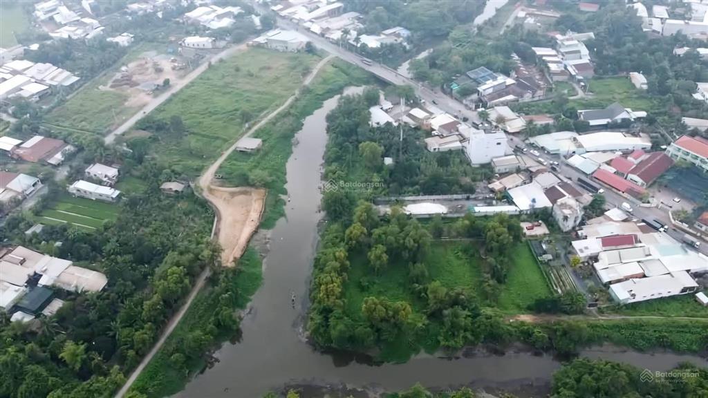 Lô đất nền mặt tiền kênh rạch dứa , gần chợ bình mỹ 140m2.