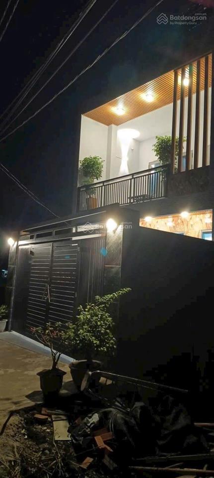 Bán nhà mặt tiền kênh nhà vuông 5,5x17=97m2 view đẹp 3 tầng giá 3 tỷ 6 tl