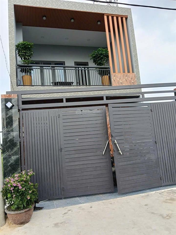 Bán nhà mặt tiền kênh nhà vuông 5,5x17=97m2 view đẹp 3 tầng giá 3 tỷ 6 tl