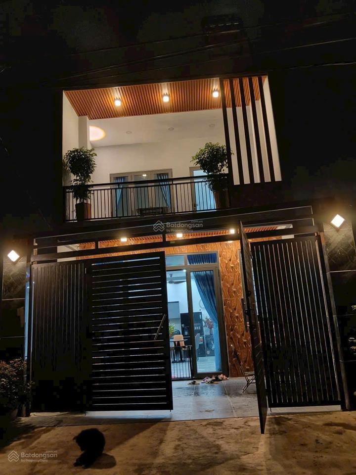Bán nhà mặt tiền kênh nhà vuông 5,5x17=97m2 view đẹp 3 tầng giá 3 tỷ 6 tl