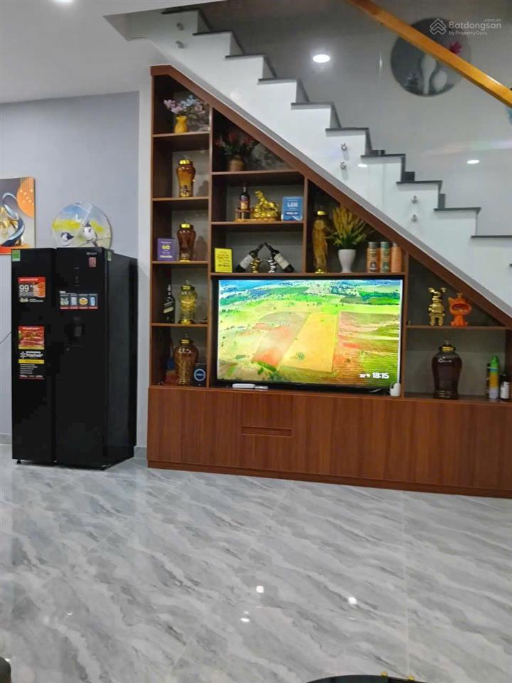 Bán nhà mặt tiền kênh nhà vuông 5,5x17=97m2 view đẹp 3 tầng giá 3 tỷ 6 tl