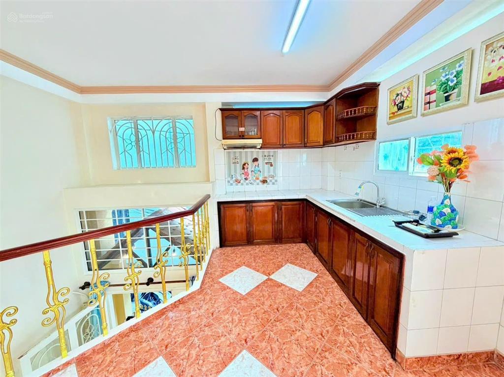 5 căn ra mặt tiền hoàng dư khương, quận 10  diện tích 30,1m². 4.2m, dài 7m. 4 tầng kiên cố